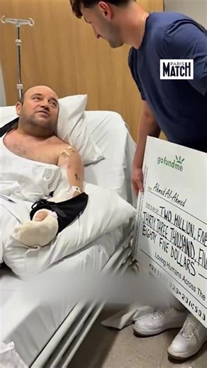🇦🇺 Le héros australien honoré par une vague de solidarité L’homme salué par le Premier ministre Anthony Albanese comme un « héros australien », après avoir désarmé l’un des assaillants lors de la fusillade de Bondi Beach, a reçu à l’hôpital un chèque symbolique de près de 2,6 millions de dollars. Au total, 44 000 dons ont été réunis via une cagnotte officielle sur GoFundMe. Alité, Ahmed al-Ahmed s’est vu remettre ce chèque surdimensionné par Zachery Dereniowski, influenceur et co-organisateur