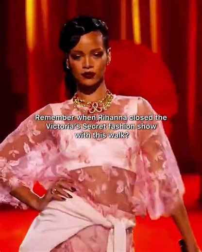 Rihanna at the VS#walk#modeling#singer 🥰🥰👸