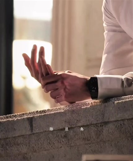 Đoán xem tay ai... . . .#trantinhhuc #chenxingxu #yethi