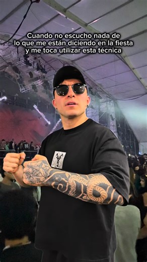 Santiago Castro on Instagram: "No escucho bien si estoy a oscuras"