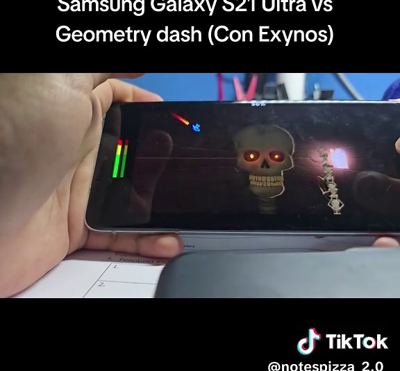 S21 Ultra vs. Geometry Dash Gameplay
