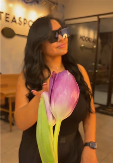 💐🧋Girls want flowers & boba!!! #boba&bouquets #valentinesday #boba #teaspoonlife #fyp