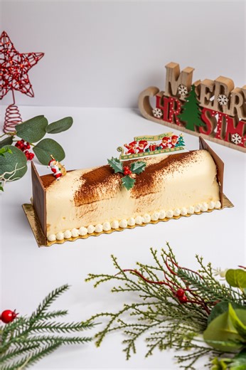 CHRISTMAS LOGS 🎄 Celebrate the season with one of our four flavours: ☕ Tiramisu 🍫 Crispy gianduja 🥥 Coco mango 🍰 White chocolate and raspberry Pre-orders close 9pm December 19th. Pick up on Christmas Eve. #sebastiensansgluten #glutenfree #gfeats #glutenfreeeats #christmas | Sebastien Sans Gluten
