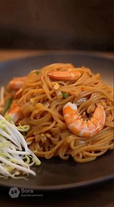 🇹🇭 [ASMR] Pad Thai 🍜🔥 — Wok Sizzle & Glossy Stir-Fry