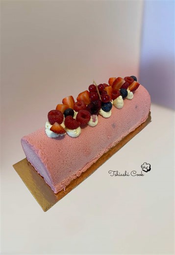 Tu cherches un dessert frais, léger et trop bon ? Essaie cette charlotte aux fruits rouge 🍓🍒 Simple à faire, belle à regarder, et impossible d’y résister. À partager… ou pas ! #charlotte #recettetiktok #dessert #faitmaison #gourmandise #fruits #pâtisserie #foodtok