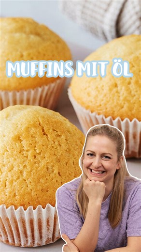 Muffins mit Öl 🧁 😍 📌 Rezept zum Speichern Mit nur wenigen Zutaten im Handumdrehen angerührt und im Ofen. 😋❤️ ZUTATEN **Für den Teig** 220 g Weizenmehl (Type 405) 150 g Zucker 2 TL Backpulver 1 Prise Salz 3 Eier (Gr. M) 150 ml Milch 150 ml neutrales Speiseöl (z.B. Sonnenblumenöl) **Außerdem** 1- 2 EL Puderzucker zum Bestäuben (optional) ZUBEREITUNG 1. Schritt Backofen auf 180 Grad Ober-/Unterhitze (Umluft: 160 Grad) vorheizen. Eine Muffinform (12 Mulden) mit Papierförmchen auslegen. Mehl, Zuc
