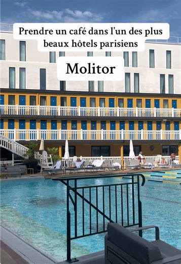 Dans l’enceinte mythique de l’ancienne piscine Molitor, ce café au charme Art déco offre un cadre unique à Paris. Entre les grandes baies vitrées, les mosaïques d’époque et la vue sur le bassin turquoise, on y savoure un café dans une atmosphère paisible et lumineuse, loin du tumulte de la ville. Un lieu suspendu dans le temps, où chaque pause prend des allures de parenthèse chic et intemporelle. Café Molitor 📍13 rue Nungesser et Coli, Paris 16e #bonsplansparis #foodies #cafedeparis #parisjetai