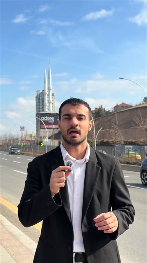 🛡️ GÜVENLİK VE GİRİŞ • 🚪 Çelik Kapı: 1. Sınıf, 14 Kilitli Merkezi Sistem • 🔐 Kilitler: Kale & İTO Güvencesi • 🧥 Antre: Cam ve Lake Mobilya Şık Vestiyer ✨ ZEMİN VE ESTETİK • 🪵 Parke: Çamsan/Florpan 1. Sınıf 8mm Kilitli Laminant • 🏺 Islak Zemin: Çanakkale, Bien veya Vitra Seramik • 🌅 Balkon: 60x120 cm Kütahya Seramik Zemin 🍳 MUTFAK VE DONANIM • 💎 Tezgah: Çimstone, Granit veya Özel Seramik • 🥘 Ankastre: Arçelik, Beko, Profilo veya Vestel 3’lü Set • 🧱 Tezgah Arası: 60x120 cm Modern Tasarı