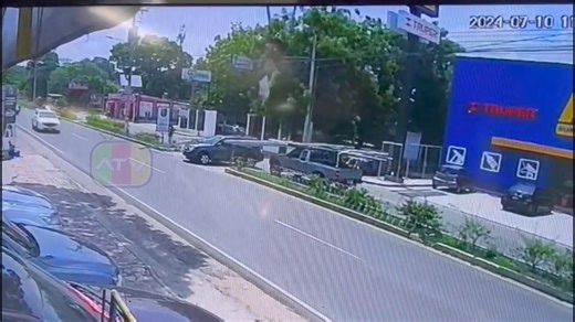 #Zacapa, Zacapa COSTANERAS SALEN EXPULSADAS Y ATRAVIESAN VIDRIOS DE VEHÍCULO Un percance vial se registró esta mañana sobre la calzada “Miguel García Granados”, donde unas costaneras que eran transportadas en vehículo tipo picop salieran expulsadas y atravesaran los vidrios de otro vehículo tipo camioneta. En el incidente resultaron heridos Karen Esquivel Pérez, de 19 años; y su hijo Jonathan de Paz Pérez, de 3, quienes fueron trasladados hacia la emergencia del Hospital Regional en un vehículo 