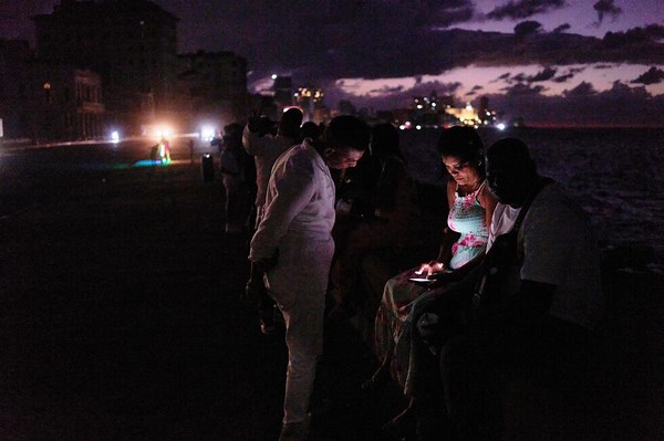 Cuba begins to restore power after nationwide grid collapse