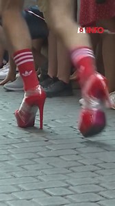 10K views · 130 reactions | Une course en talons aiguilles? La scène s’est déroulée à Madrid en Espagne à l’occasion de la semaine des fiertés. #HighHeelRace | M6 Info | Facebook