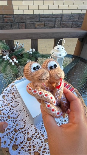 Meet the trio that’ll slither straight into your heart 🐍💚! From the majestic boa to the sneaky python, and the playful little serpent in between—these knitted snakes are full of charm and mischief. Perfect for snake lovers who like a touch of whimsy in every stitch! Feel the thrill of each twist and turn as your yarn transforms into a wriggly, cuddly masterpiece. Warning: may cause uncontrollable smiles, random snake puns, and the urge to show off your new scaly friends everywhere! 🧶✨ Grab yo