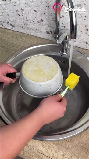 Toothbrush & sponge trick for pan cleaning #easy #pan #cleaning #trick