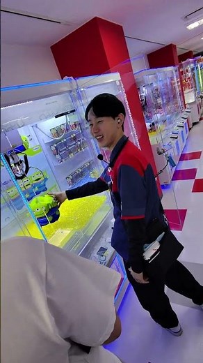 The Taito Station Staff Tried EVERYTHING to Help Us Win This Toy Story Alien! 😭 #clawmachine #japan