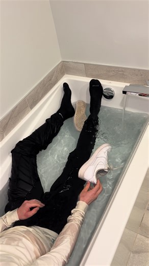 Desafíos de Moda: Looks Mojados y Tendencias