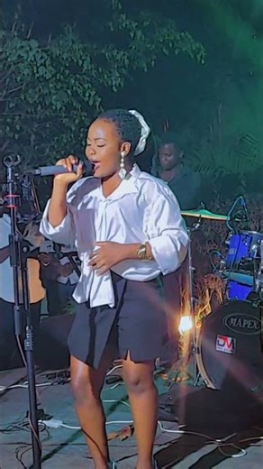 No air -chrisbrown (cover by nansambu sandra)#shorts #shortsfeed#shortsyoutube#covermusic #singing