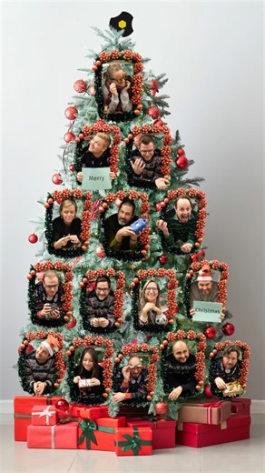 Dieses Jahr ist unser Weihnachtsvideo ein kleines Wimmelbild voller Weihnachtsstimmung. 🎄 Kekse naschen, Geschenke auspacken, Weihnachtsmützen tanzen lassen – alles dabei! Vor der Kamera: ein Teil unseres Teams. Dahinter: alle 65 Kolleg:innen, die dieses Jahr mit ihrem Spirit besonders gemacht haben. 💛 Danke für ein tolles Jahr. Wir wünschen eine wunderschöne Weihnachtszeit und einen guten Start 2026! ✨ | Microtronics