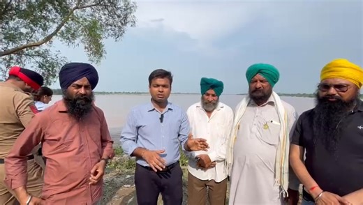 DC Himanshu Jain supervising strengthening work of Dhussi Bandh at village Garhi Fazil, near Mattewara (district Ludhiana) today | District Public Relations Office Ludhiana