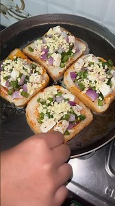 Cheeseburst Bread Pizza🍕 || Homemade Mini Bread Pizza || #pizza #shorts #viral #recipe #trending