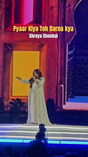 Shreya Ghoshal sings Pyaar Kiya Toh Darna Kya at Letters To Lata Didi concert, timeless classic live