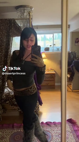 just changed my room’s layout 🤩 #bedroom #roommakeover #roomtour #emo #y2k #fyp #mtl #montreal