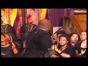 Pastor Marvin L. Winans w/ guest Vicki Winans and the PYC reunion choir