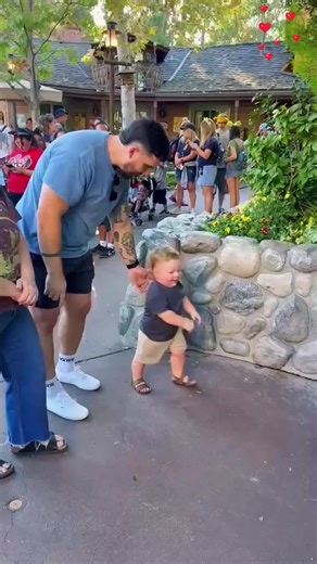 Kids Meet Their Favorite Disney Characters at Disney World