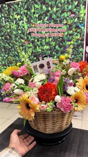 FlowerBasket For her 🌸🌼💗 #mixedflowers #dahlias #pinkcarnations #daisysflowers #paratii
