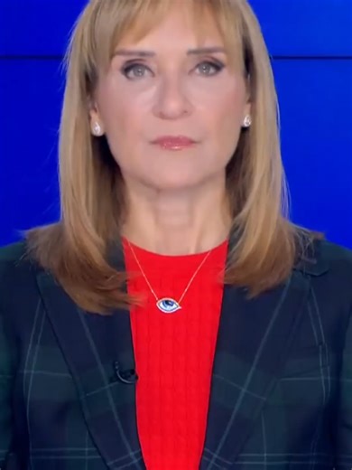 Νέα στοιχεία για την εξαφάνιση της Λόρα δείχνουν ότι η 16χρονη είχε οργανώσει μεθοδικά την αποχώρησή της, επιχειρώντας να σβήσει τα ψηφιακά της ίχνη. Σύμφωνα με φίλους και αστυνομικές πηγές, έκλεινε σταδιακά τους λογαριασμούς της στα social media, ενώ διέθετε επτά email που πλέον εμφανίζονται ανενεργά. Οι Αρχές εξετάζουν το ενδεχόμενο να είχε βοήθεια, ενώ «κλειδί» στην υπόθεση θεωρείται το κινητό της τηλέφωνο. Ο σειριακός αριθμός της συσκευής είναι γνωστός και μπορεί να οδηγήσει στον εντοπισμό τ