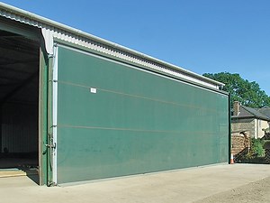 Trackscreen | Sliding Door System I Galebreaker Agri
