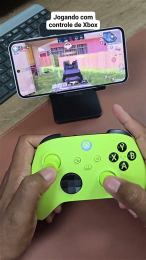 Playing on mobile using an Xbox controller via Bluetooth.