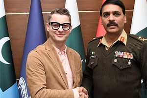 Akcent vocalist meets DG ISPR over ‘fantastic’ tea