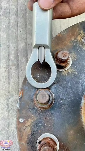 How to Easily Unscrew a Rusted Bolt from Metal