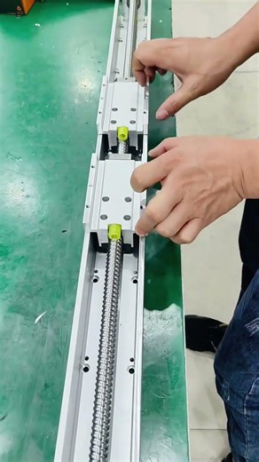 A 68mm wide front and back thread module meets the requirements of two workstations.