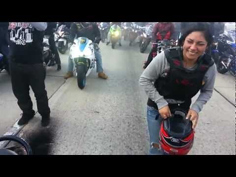 La plus etonnante et folle proposition de mariage d'un motard