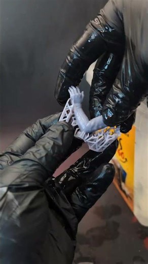 part 1 painting Lily from stellar blade removing the 3D resin printing supports using warm water