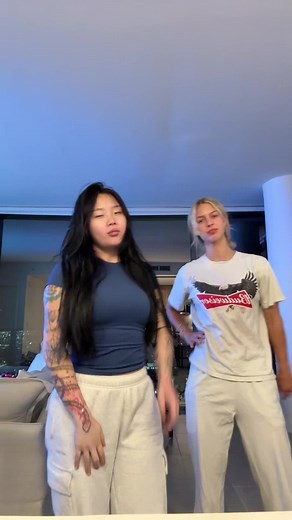 Dwerking Para El Huzz: Arlene Lee y Sofia Mina