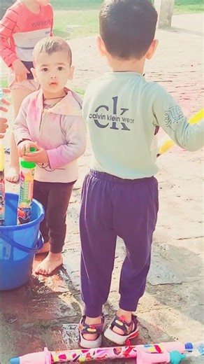 Holi m bache masti karte huye kis kisko holi pasand hai 🤗🤗 #shorts #Holi2026