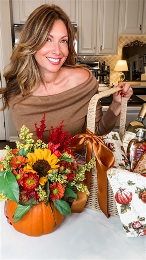 Pumpkin Floral Arrangement Gift Basket 🧡🍂 October always inspires me to get creative — and this little DIY might be my favorite yet. I used a real pumpkin as the base for a fresh floral arrangement — securing a soaked floral foam block right on top of the stem before adding layers of seasonal blooms in warm, harvest tones. 🍂 Wrap it in cellophane and tuck it into a basket with cozy fall touches — a tea towel, a favorite bottle of wine, or a fall-scented soap — or simply gift the pumpkin arran