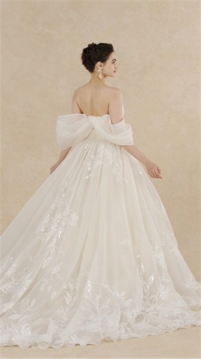 【TAKAMI BRIDAL】大輪の芍薬をモチーフにしたレースがドレス全体を彩る✨Sarah Ber✨ #bride #花嫁 #ウェディングドレス #コーディネート #プレ花嫁 #ドレス