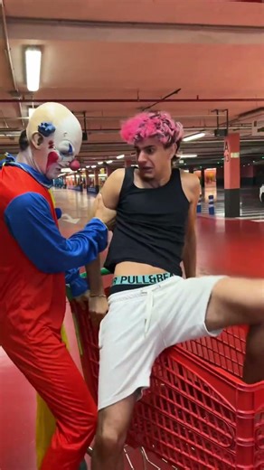 A clown has captured me! 😰