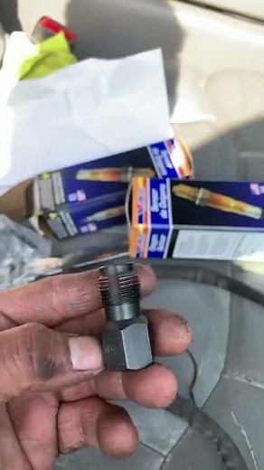 2001 Chevrolet Suburban 1500 oxygen sensor thread repair tool