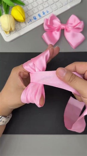 Wrap a ribbon around your hand twice to make a bow easily. Have you learned how to make a ribbon
