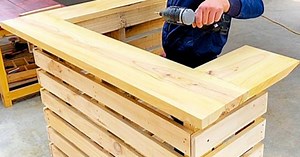 How To Build A Rustic DIY Pallet Bar