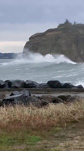 Bastendorff Beach Wave Watching (12/28/23) Coos Bay, OR - PART 2 Please follow Oregon's Bay Area for more content like this! - - - Video Courtesy: Jim Darlene Bergh | Oregon's Bay Area