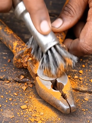 Transforming Old Rusty Pliers: A Satisfying Cleaning Process