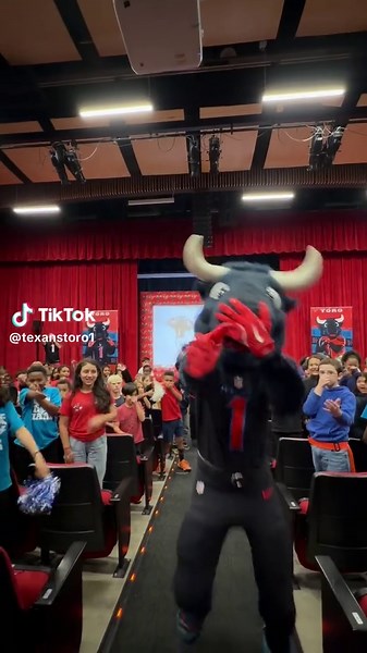 Scuba Diving to the STAAR | Houston Texans Mascot