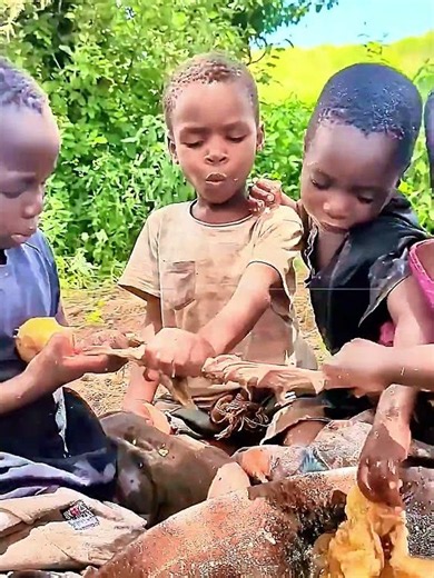 What exactly does primitive natural life look like?#foodlover#food#hadzabetribe#dudukwe