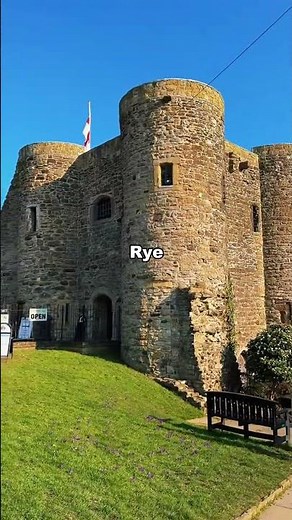 10 Most Beautiful Villages in the UK — Which One Would You Visit First? 🏡✨