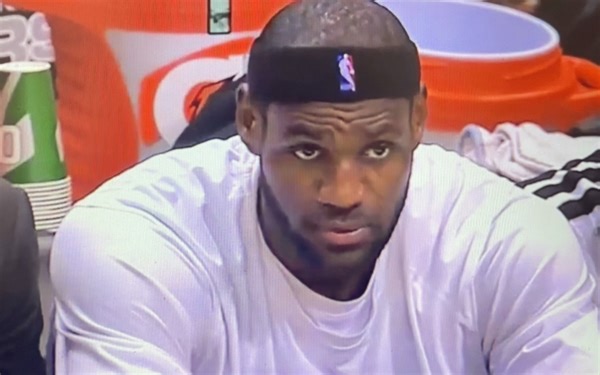 经典比赛复盘回顾～2013年总决赛G4：勒布朗田忌赛马错峰出行的绝技彼时就已经上演，韦德带队击溃马刺主力后我詹上场虐菜收拾残局！